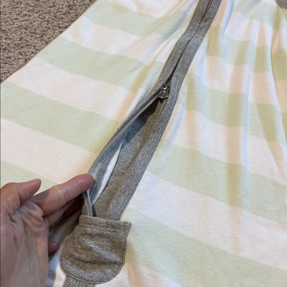 Burt’s Bees 100% Organic Cotton Striped Full Zip Sleep Sack Size Small 0-6 mo